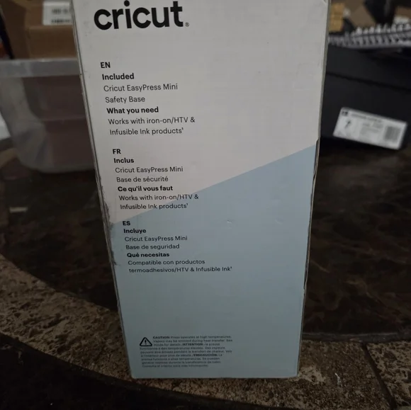 Cricut EasyPress Mini in White and Light Blue ☆ Does Not Come With Base - Picture 3 of 6